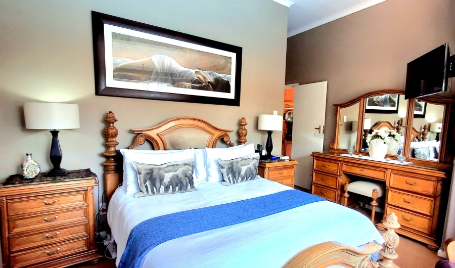 7 Bedroom Property for Sale in Heather Park Western Cape